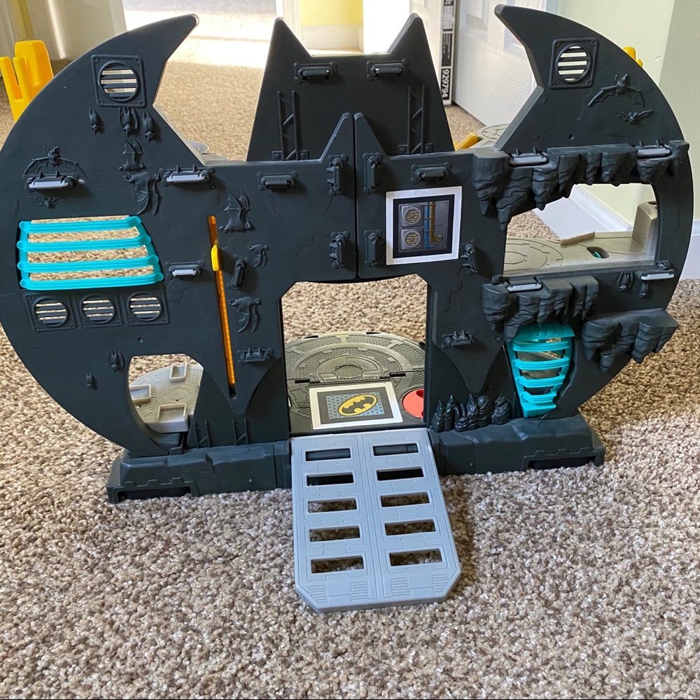Imaginext Batcave - Picture 3 of 10